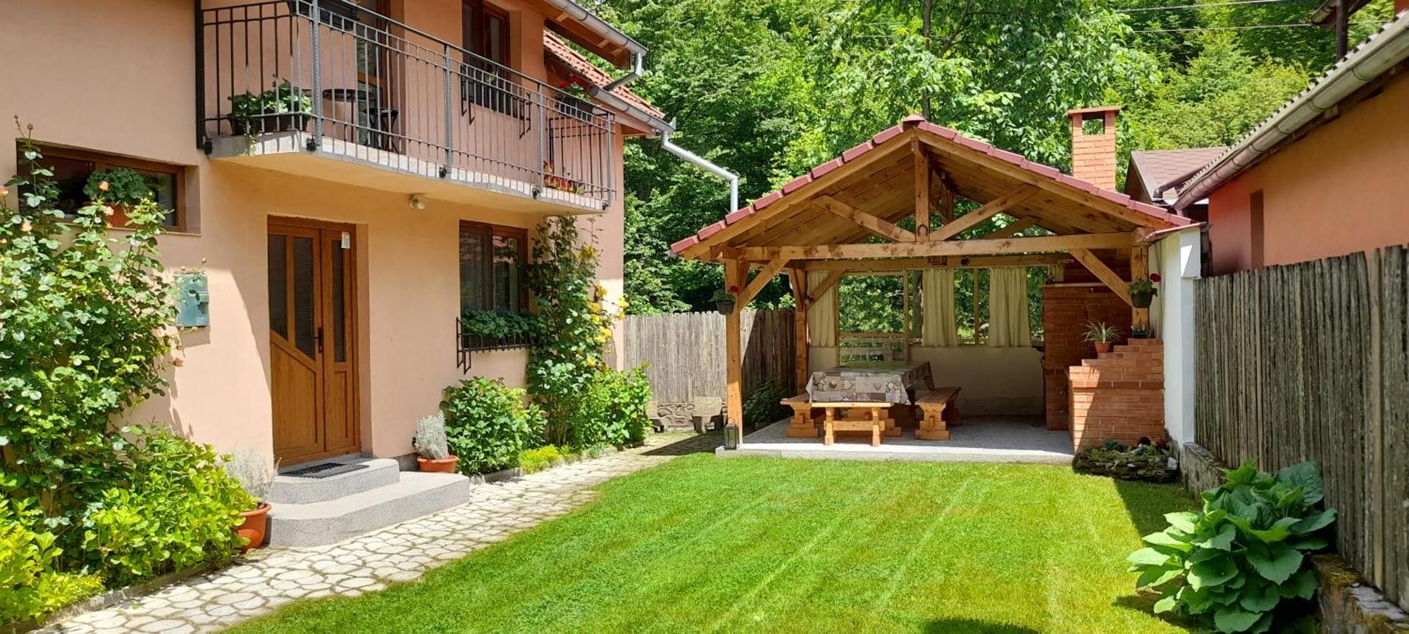 Casa Iulia & Matei Villa คือร์ตีโชอารา ภายนอก รูปภาพ